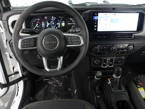 Used 2025 Jeep Wrangler Unlimited Sahara AWD/4WD image 10