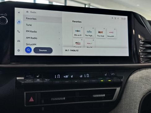 Certified 2025 Toyota Camry XLE FWD image 27