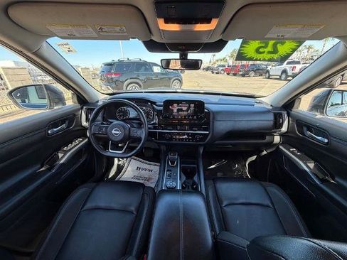 Certified 2025 Nissan Pathfinder SL AWD/4WD image 15