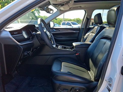 Used 2023 Jeep Grand Cherokee L Limited w/ Trailer Tow Group (B) AWD/4WD image 14