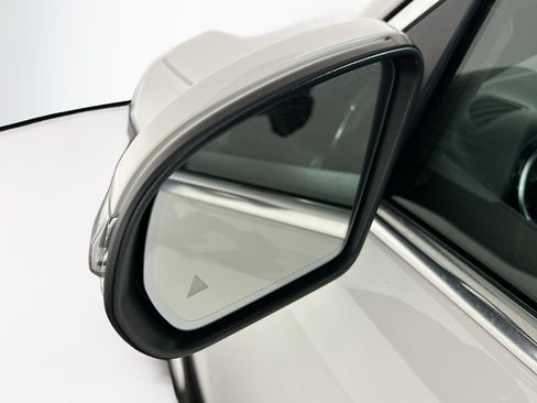 Used 2023 Mercedes-Benz GLB 250 4MATIC image 16
