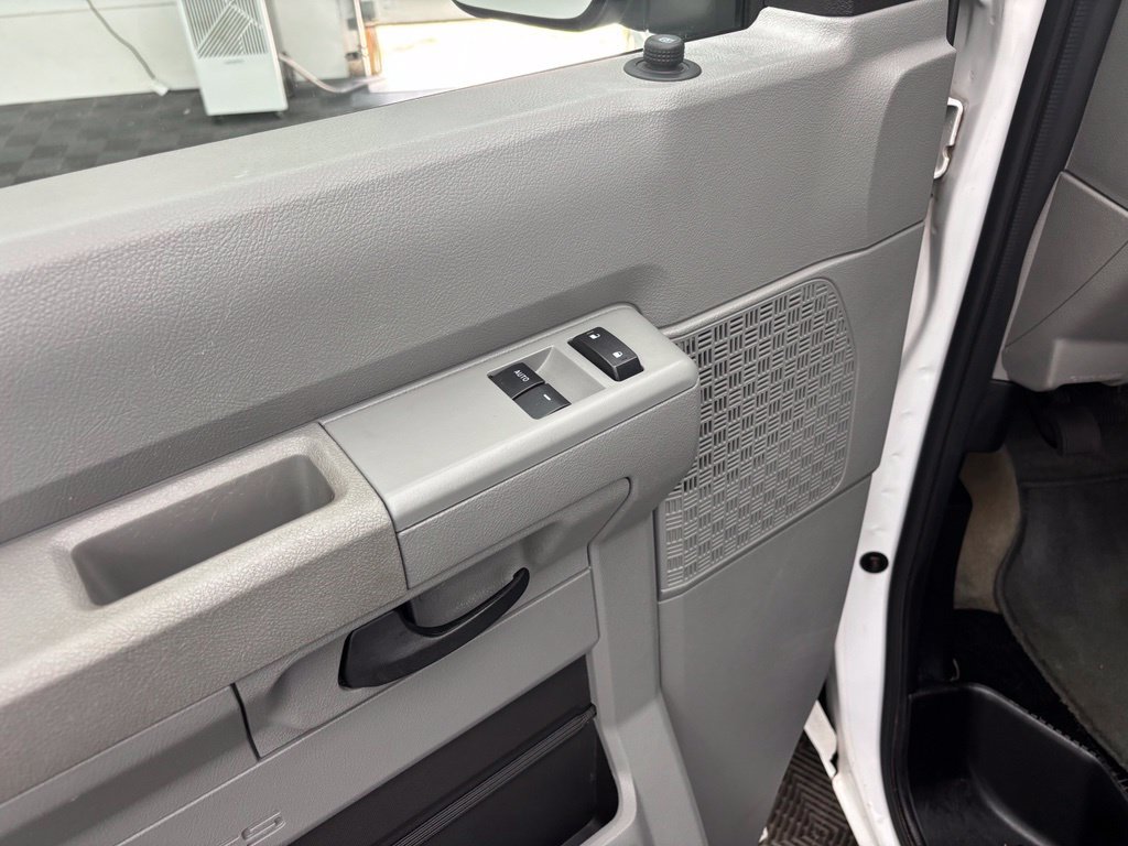Used 2011 Ford E-350 and Econoline 350 XLT RWD image 17