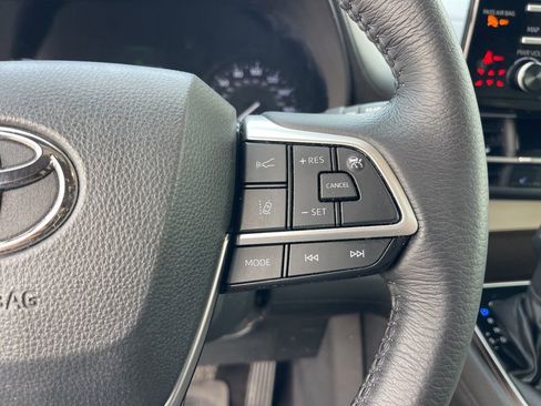 Used 2021 Toyota Sienna XLE image 17