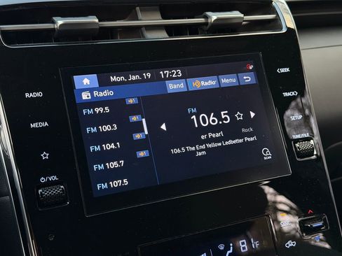 Used 2022 Hyundai Santa Cruz SEL Premium image 16