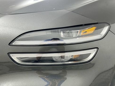 Certified 2023 Genesis G70 2.0T RWD image 26