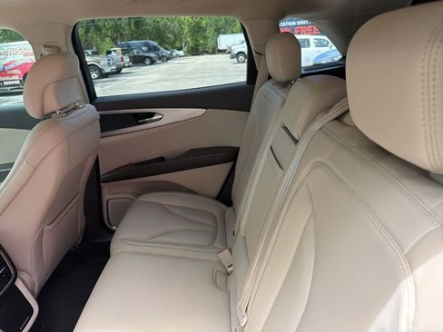 Used 2019 Lincoln Nautilus FWD image 11