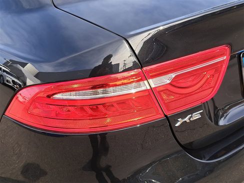 Used 2018 Jaguar XE Prestige image 36
