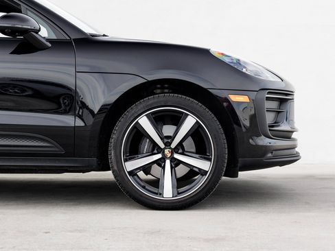 Used 2023 Porsche Macan image 11