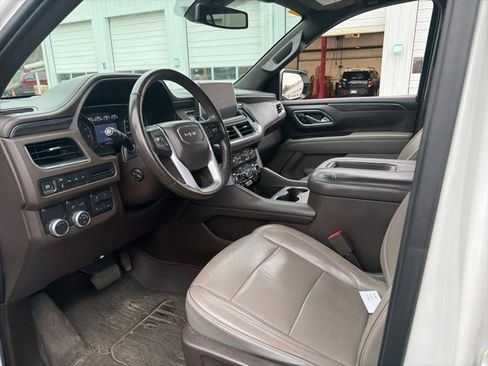 Used 2021 GMC Yukon XL SLT w/ SLT Luxury Plus Package image 7