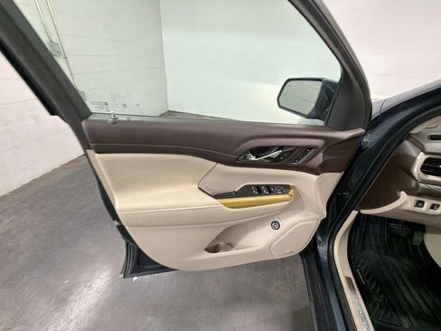 Used 2019 GMC Acadia Denali AWD/4WD image 22