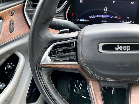 Used 2022 Jeep Grand Cherokee L Summit w/ Advanced Protech Group IV image 19