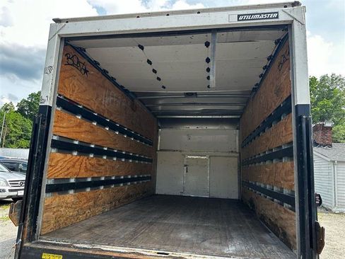 Used 2018 Ford E-350 and Econoline 350 Super Duty image 16