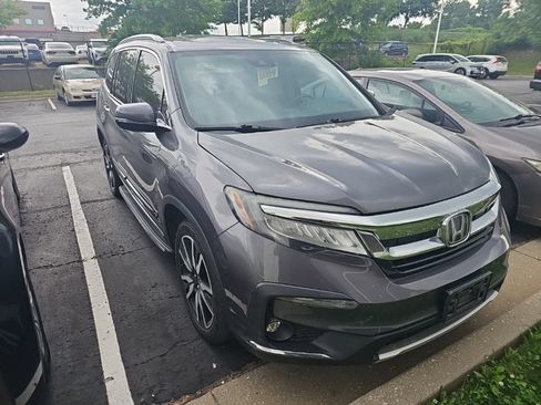 Used 2019 Honda Pilot Touring image 3