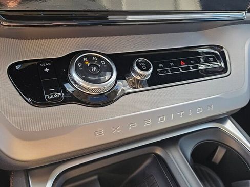 New 2025 Ford Expedition Active image 25