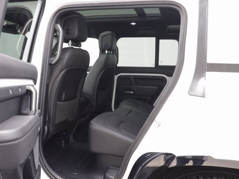 Used 2025 Land Rover Defender 110 X-Dynamic SE image 14