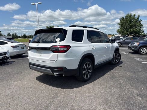 Used 2025 Honda Pilot Touring image 5