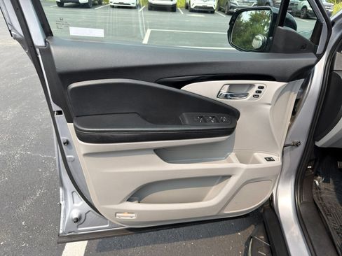 Used 2021 Honda Pilot Touring image 11
