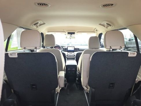Used 2023 Ford Explorer XLT image 13