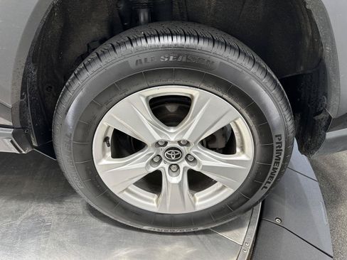 Used 2021 Toyota RAV4 XLE AWD/4WD image 9