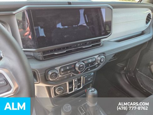 Used 2025 Jeep Wrangler Unlimited Sahara AWD/4WD image 22