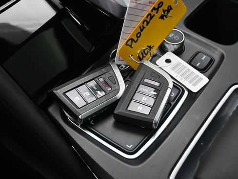 Used 2023 Acura MDX SH-AWD w/ Technology Package image 6