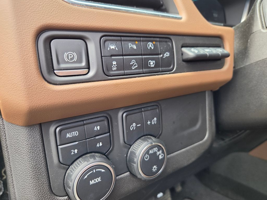 Used 2022 Chevrolet Tahoe High Country AWD/4WD image 13