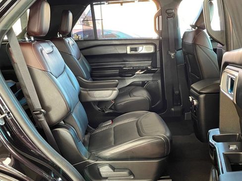 Used 2023 Ford Explorer Platinum w/ Technology Package AWD/4WD image 27