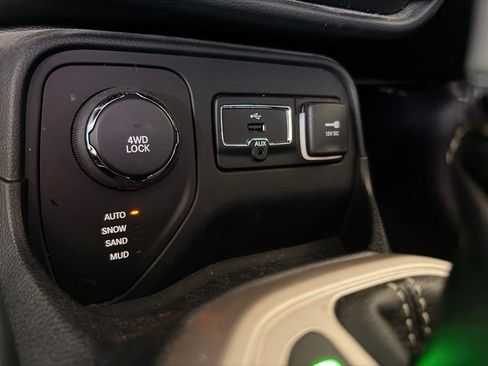 Used 2016 Jeep Renegade Limited AWD/4WD image 41