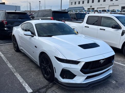 Used 2025 Ford Mustang GT Premium RWD image 2