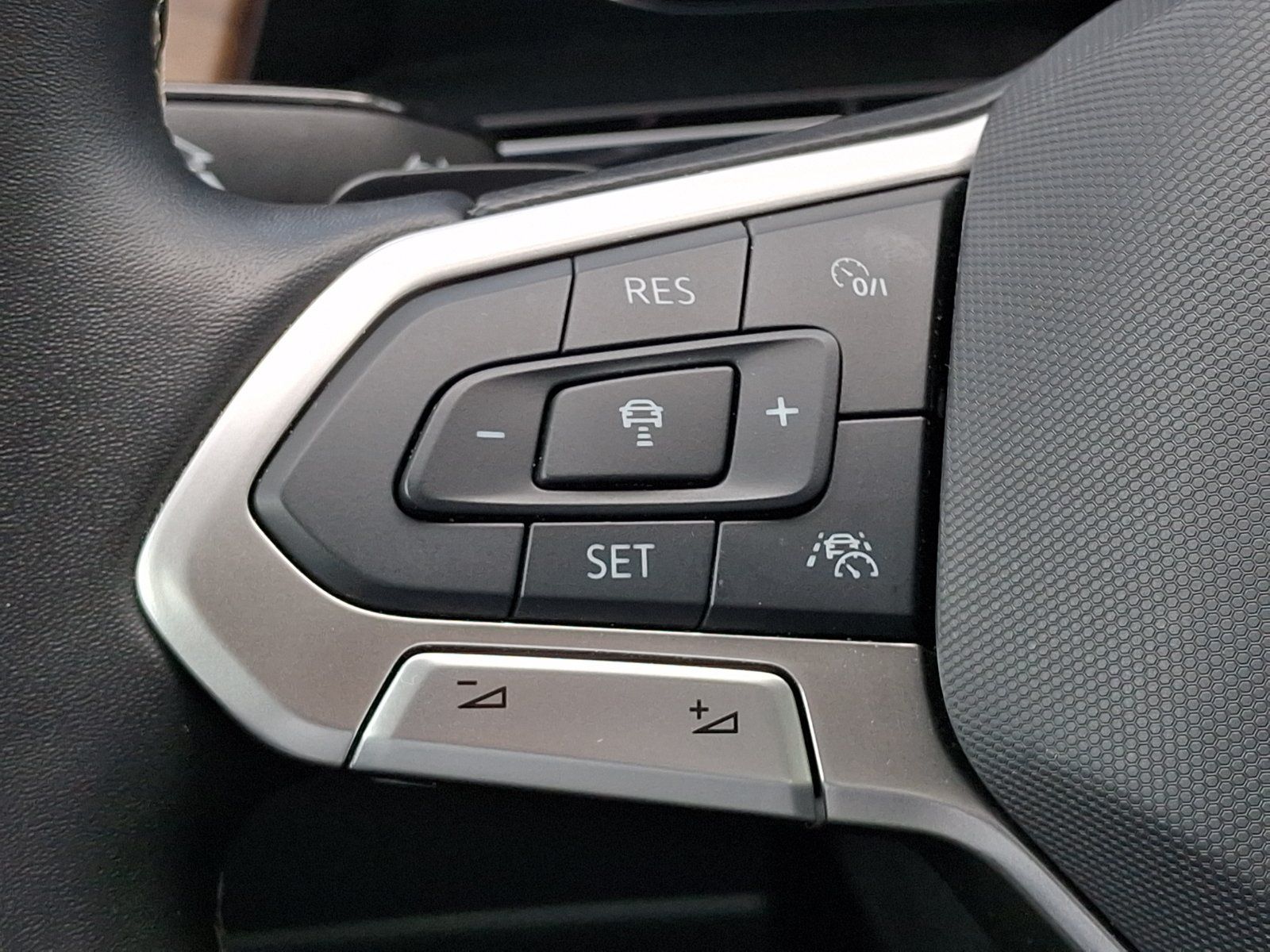 Certified 2024 Volkswagen Atlas SE AWD/4WD image 23