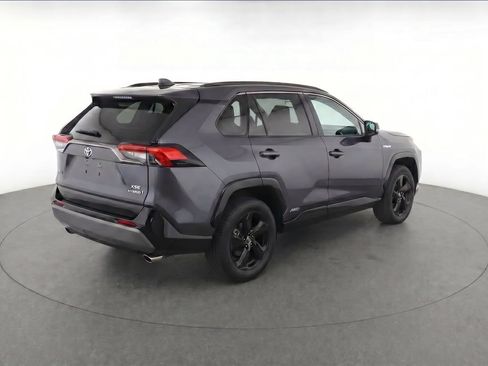 Used 2022 Toyota RAV4 XLE AWD/4WD image 4