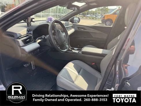 Used 2025 Toyota Camry SE FWD image 3