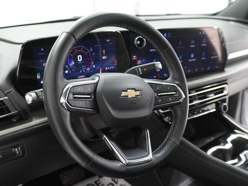 Used 2024 Chevrolet Traverse LT FWD image 20