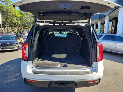 Certified 2023 GMC Yukon XL SLT image 9