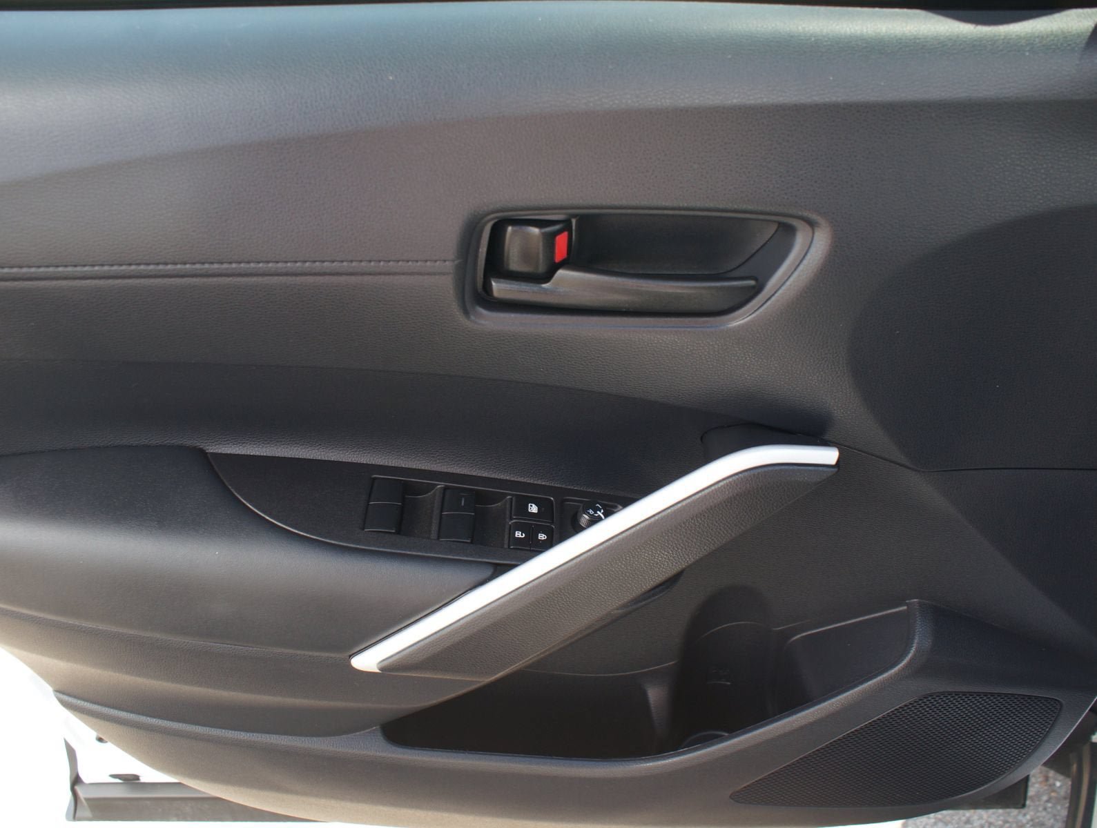 Used 2026 Toyota Corolla Cross AWD Hybrid w/ Moonroof Package image 27