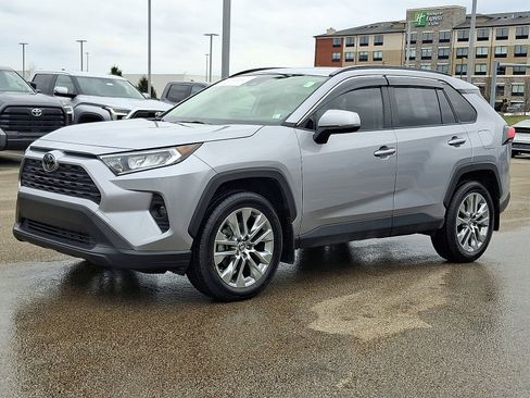 Certified 2020 Toyota RAV4 XLE Premium image 3