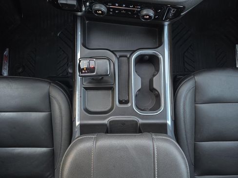 Used 2024 Chevrolet Silverado 1500 LT Trail Boss w/ LT Trail Boss Premium Package AWD/4WD image 22