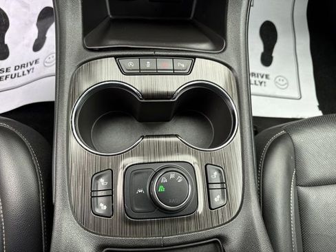 Used 2023 GMC Acadia SLT image 19