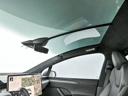 Used 2023 Tesla Model X image 19