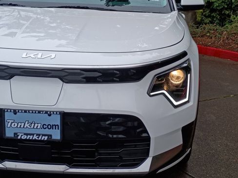 Used 2024 Kia Niro Wind w/ Wind Preserve Package image 8
