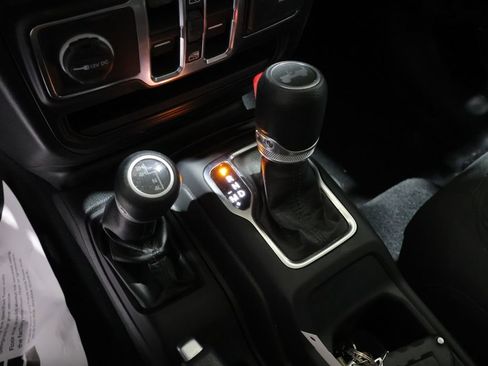 Used 2022 Jeep Wrangler Unlimited Sport AWD/4WD image 29