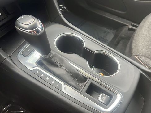 Used 2019 Chevrolet Equinox LT image 12