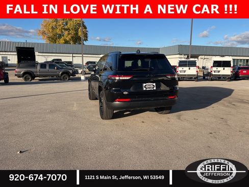 New 2025 Jeep Grand Cherokee Limited w/ Luxury Tech Group II image 15
