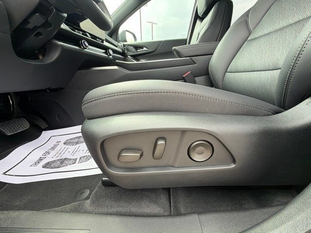 New 2027 Chevrolet Equinox LT w/ Convenience Package II FWD image 23