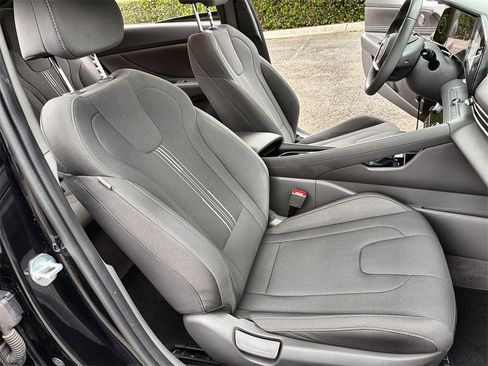 Used 2023 Hyundai Elantra SEL w/ Convenience Package image 25