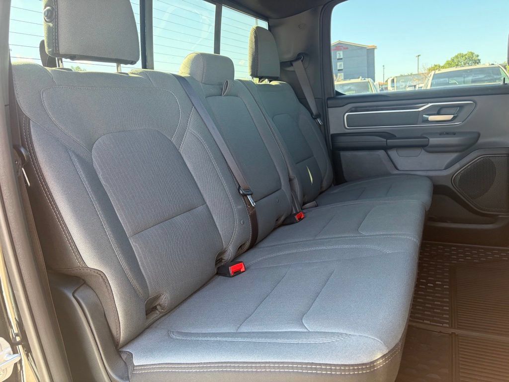 Used 2022 RAM 1500 Big Horn AWD/4WD image 34