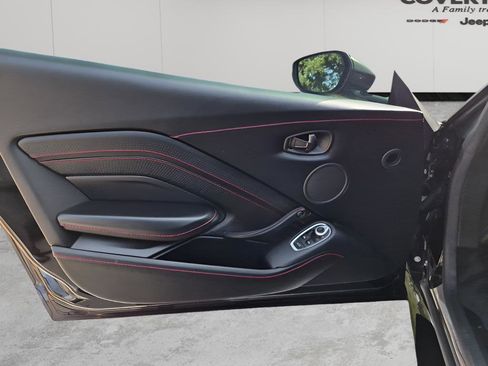 Used 2019 Aston Martin V8 Vantage Coupe image 17