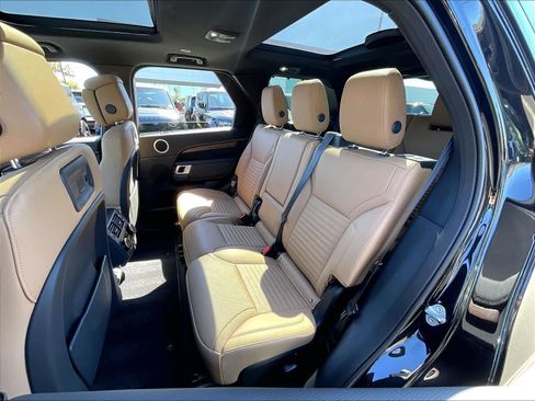 Used 2025 Land Rover Discovery Dynamic SE AWD/4WD image 28