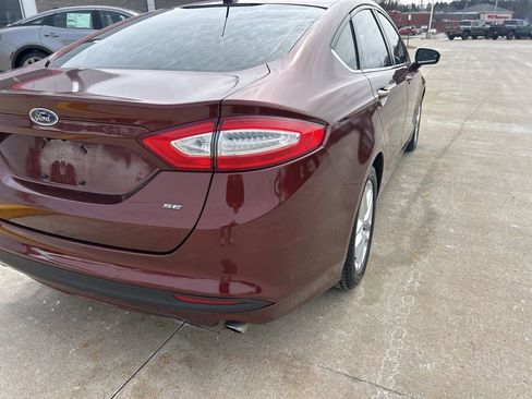 Used 2015 Ford Fusion SE image 9