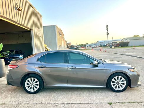 Used 2018 Toyota Camry LE FWD image 8